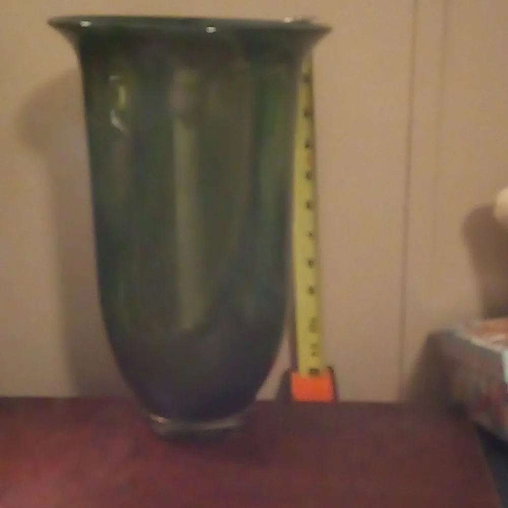 GUC - 12" Marble Like Green Vase - Picture 7 of 7